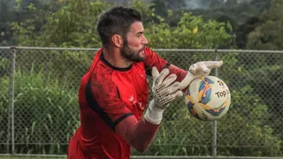 Novo goleiro do Paraná exalta clube em chegada: “É um salto na minha carreira”