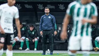 Auxiliar pede Coritiba focado em ‘novo campeonato’ no segundo turno: “19 finais”