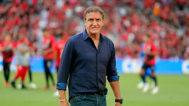 Cuca espera por semana livre para implantar “variações” no Athletico