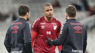 De graça, goleiro pode trocar Athletico pelo Cruzeiro em 2023