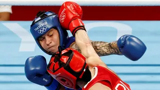 Beatriz Ferreira perde para irlandesa e fica com a prata no boxe