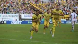 Cascavel supera o Operário e larga em vantagem na semifinal