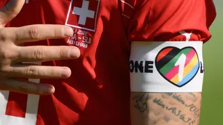 Fifa ameaçou punir uso de braçadeira do arco-íris com “sanções ilimitadas”