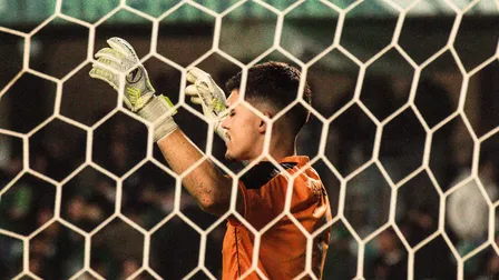 Morisco volta ao gol do Coritiba após 155 dias e relata drama: “Meses angustiantes”