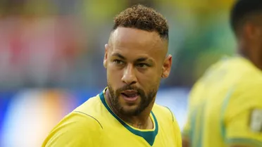 Neymar volta a jogar pela seleção após 981 dias e iguala marca de Pelé na Copa do Mundo