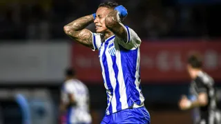 Athletico reencontra ex-rival Alef Manga em jejum de gols e fase irregular no Avaí