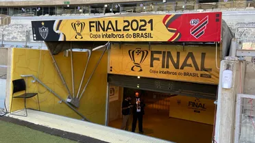 Gramado, adesivos e taça: Mineirão começa a ganhar cara para a final da Copa do Brasil