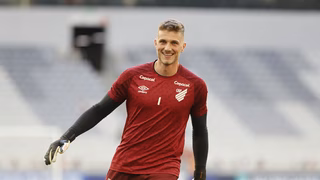 Goleiro Bento, do Athletico, é convocado pela primeira vez para a seleção brasileira