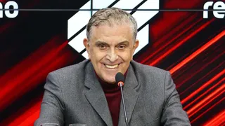 O complexo de perseguição de Petraglia está rebaixando o Athletico