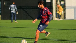 Paraná Clube treina em grama sintética do CT do Coritiba antes de mata-mata
