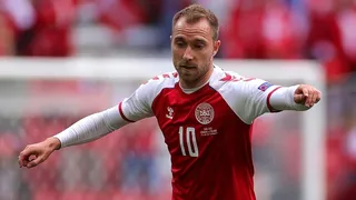 De alta, Eriksen visita concentração da Dinamarca e abraça colegas: ‘Emocionante’