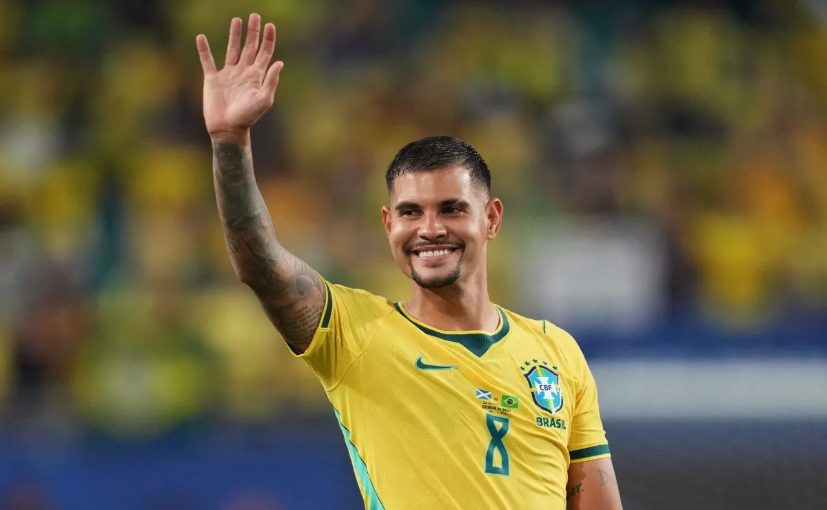 Bruno Guimarães comemora durante partida da seleção brasileira na Copa do Mundo de 2026.