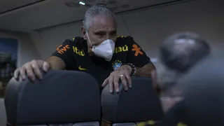 CBF trabalha com a chance de pedido de demissão de Tite após jogo no Paraguai