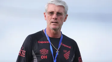 “Está todo mundo endividado”: Técnico do Athletico justifica reforços na intertemporada