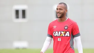 Athletico lucra mais de R$ 670 mil com transferência de zagueiro ao Sevilla