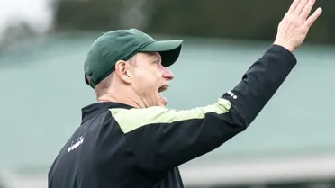 Seabra pode ganhar reforço após permanência no Coritiba