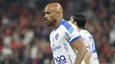 Torcida do Athletico reage a reencontro com Thiago Heleno na Arena