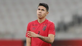 Zagueiro do Athletico encaminha acerto com rival da Série A