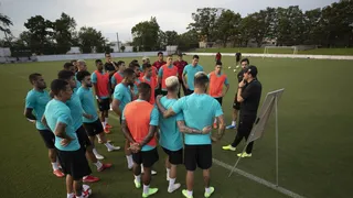 Seleção de futebol treina com elenco completo pela 1ª vez em Tóquio