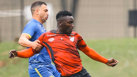 Athletico atropela adversário em primeiro teste durante a parada da Copa