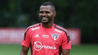 Após tentativa de retorno ao Athletico, Nikão fica no São Paulo