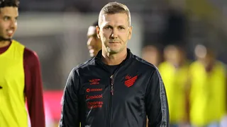Turra minimiza vantagem do Athletico e mira pontos contra o Galo