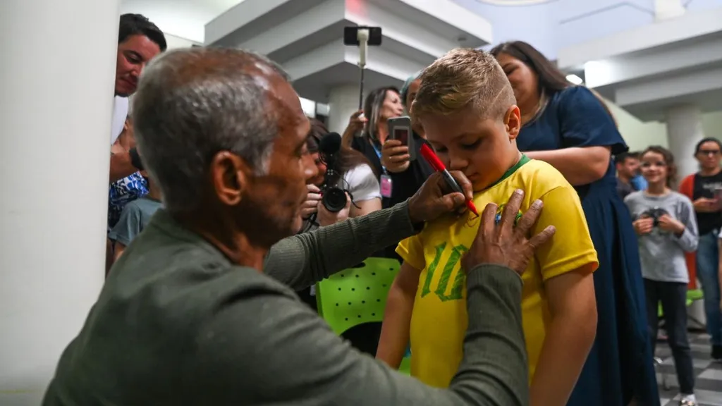 romario-visita-hospital-pequeno-princicpe