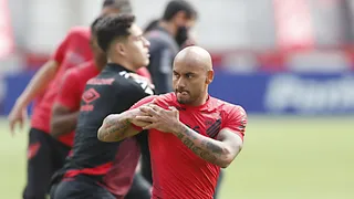 Athletico confirma a despedida do lateral-direito Jonathan