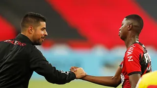 Furacão derrota seus erros. É líder