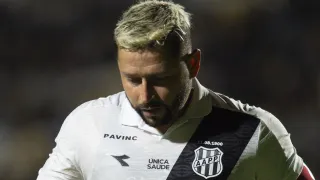 “É uma vergonha”: Cria do Paraná, camisa 10 ameaça abandonar clube