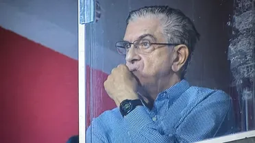 Athletico é engolido pelo Vila Nova com Petraglia no camarote em Goiânia