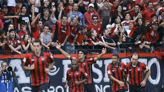Os obstáculos do Atlético. Os apuros do Paraná