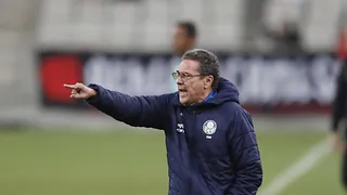 Repetição de positivos de Covid-19 em atletas e técnicos deixa futebol em alerta