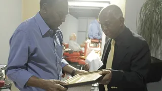 O dia que Pelé ganhou de um senhor de 92 anos o único prêmio que não conquistou