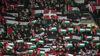 Celtic é multado após torcedores exibirem bandeiras palestinas em jogo