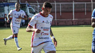 Com um jogador a mais, Paraná fica só no empate com o Foz do Iguaçu