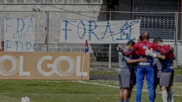 Em fotos, a despedida do Paraná em 2021; protesto, melancolia e alguma esperança na Vila Capanema