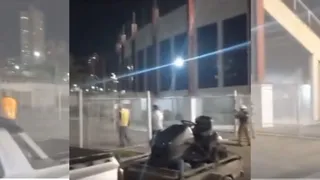 Torcedores do Paraná tentam invadir Vila e PM dispersa; assista