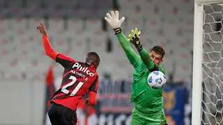 Atacante admite gol “sem querer” no Athletico: “Importante é que entrou”