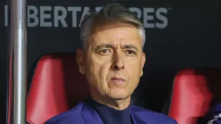 Defensor na época de Athletico, Tiago Nunes muda o tom e detona gramado do Palmeiras