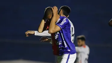 Jogadores do Paraná Clube buscam explicações após primeira derrota