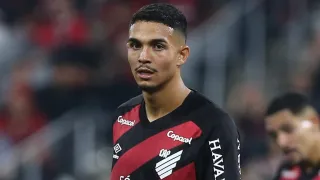 Cobiçado no mercado, Arthur Dias define prioridade para deixar o Athletico