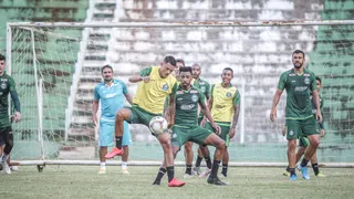 Coritiba terá mudança na defesa para encarar o Maringá; veja provável time