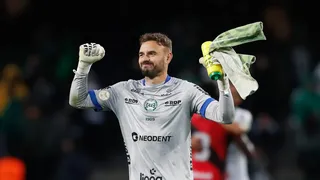Após dois meses e lesões, Gabriel estreia no Coritiba, ganha elogios de Guto e votação da torcida
