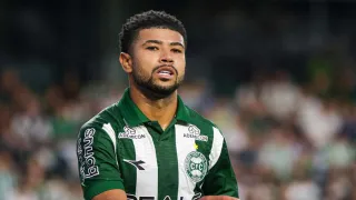 Mozart manda recado claro no Coritiba em pior momento da temporada