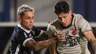 Em jogo tenso, Athletico sofre nova derrota e sai do G4 da Série B