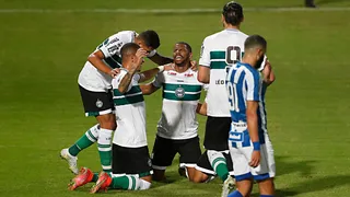 Coritiba vence o Avaí na estreia da Série B e quebra série sem vitórias
