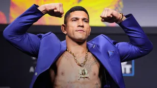 Poatan provoca e torcida cala Ankalaev em coletiva polêmica do UFC 320
