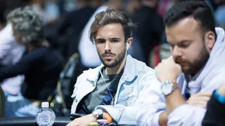 Curitibano ganha R$ 300 mil em série de poker online