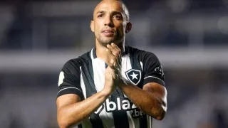Lateral do Botafogo revela ter sido abordado para participar de esquema de apostas